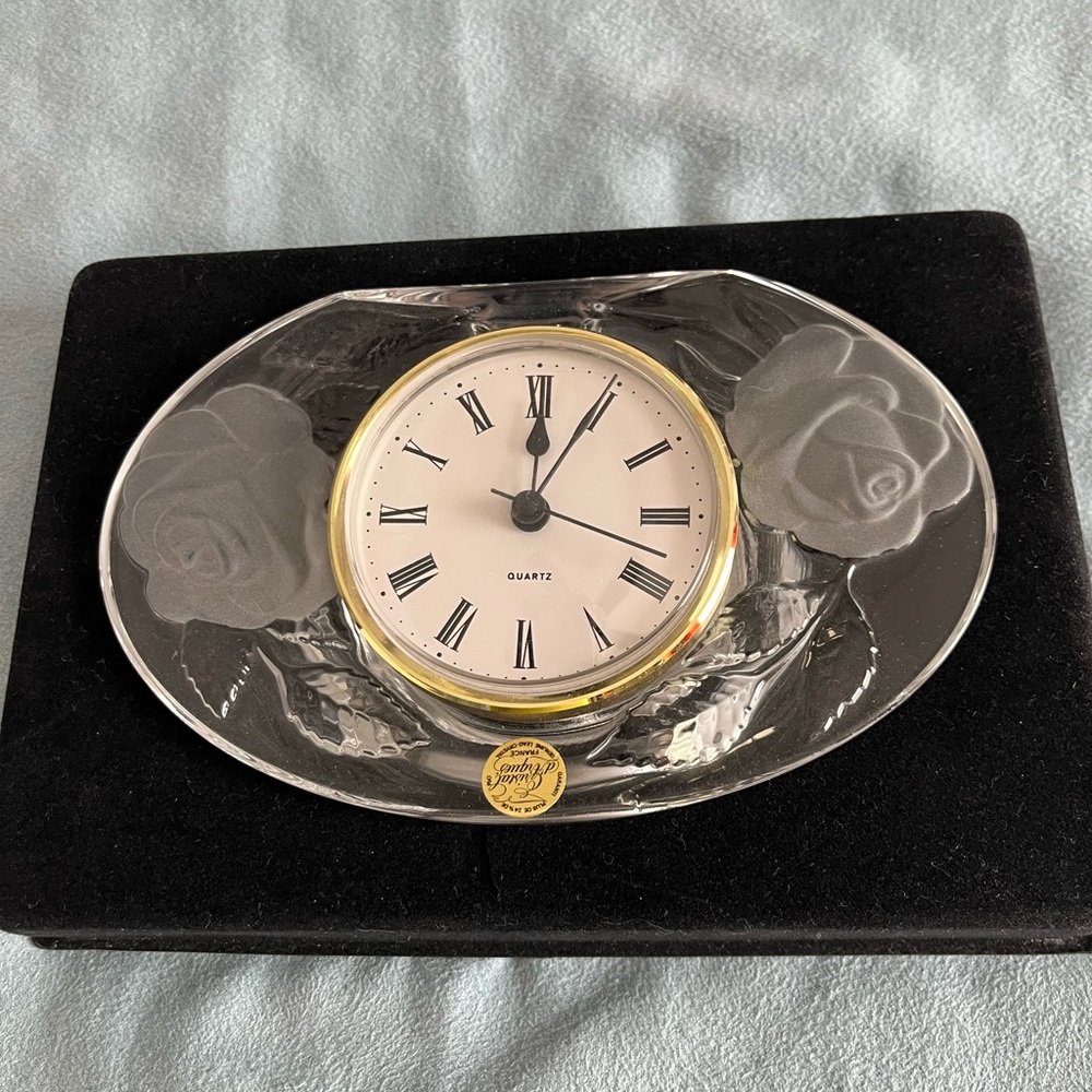 Elegant Lead Crystal Quartz Clock with Gold Accents
